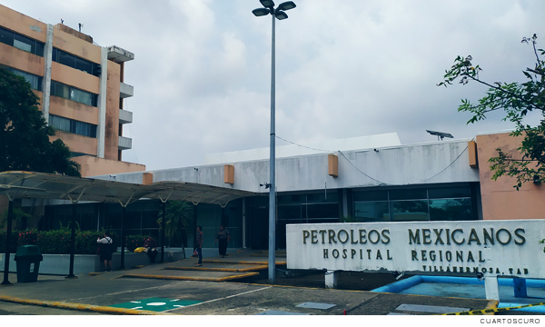 Imagen de la fachada de un hospital de pemex