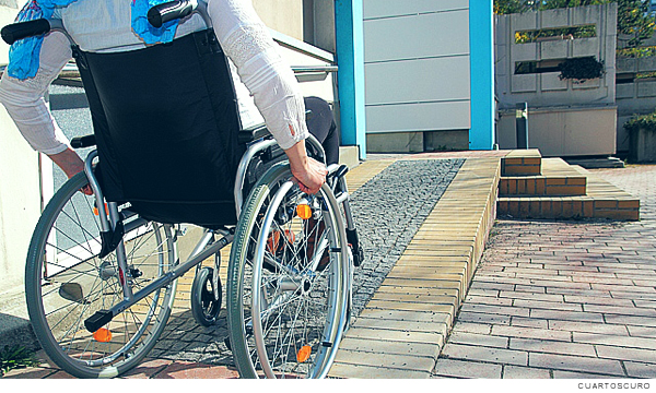 imagen de una persona en silla de ruedas