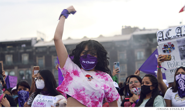 Mujeres en la marcha por el 8M en México